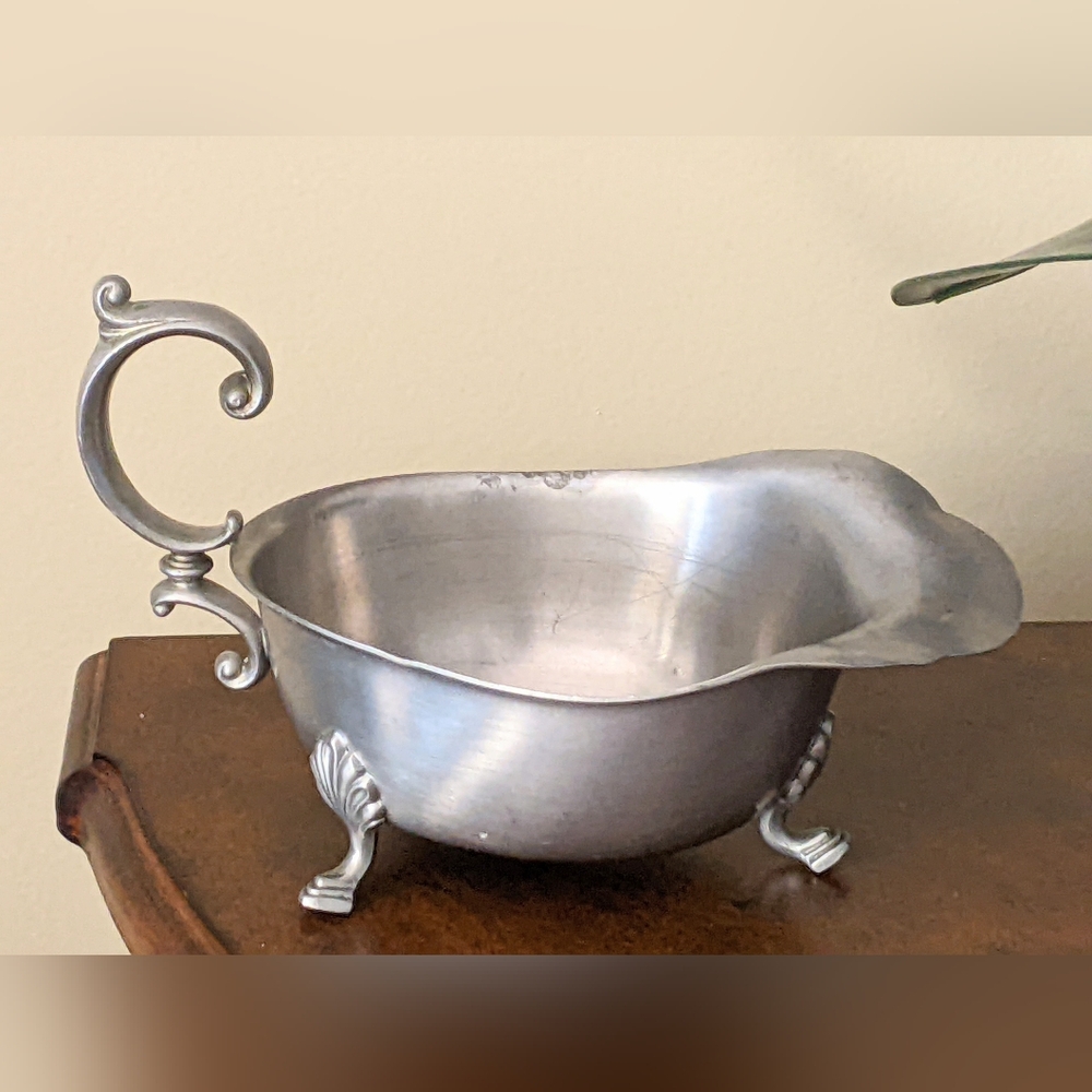 VINTAGE INTERNATIONAL PEWTER FOOTED GRAVY BOAT